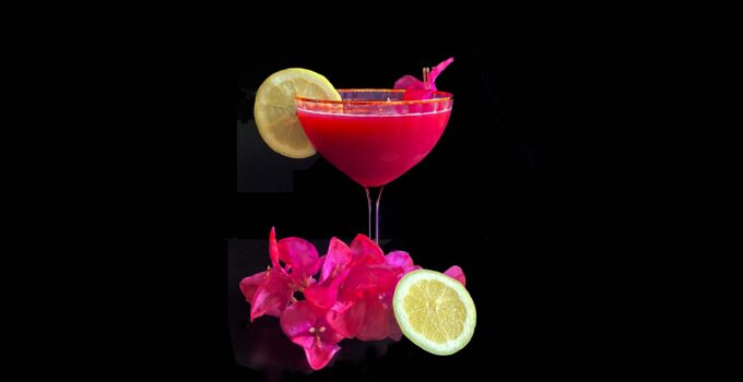 Cóctel buganvilla, limón y vodka