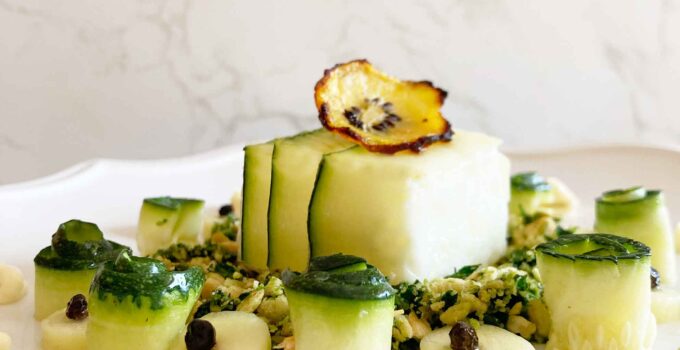 Huevo duro y calabacín marinado